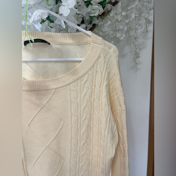 DELUC Sweater - Picture 2 of 6